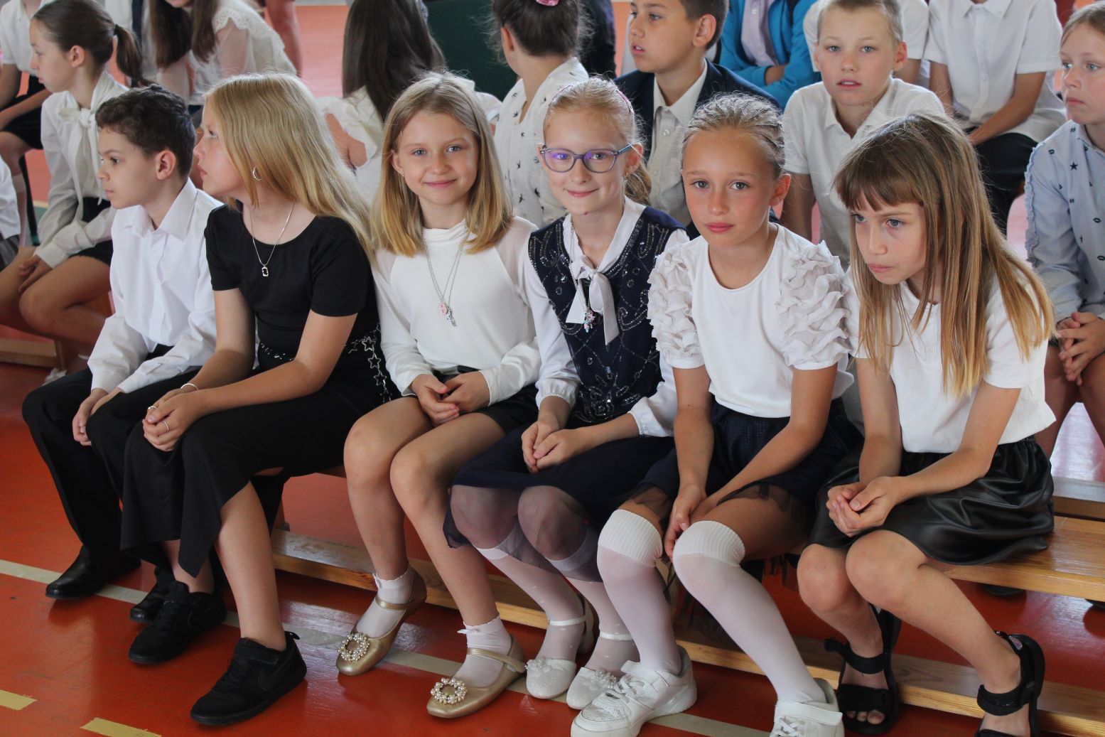 Świadectwa, wyróżnienia i dyplomy wręczone. Wakacje 2024 czas zacząć!