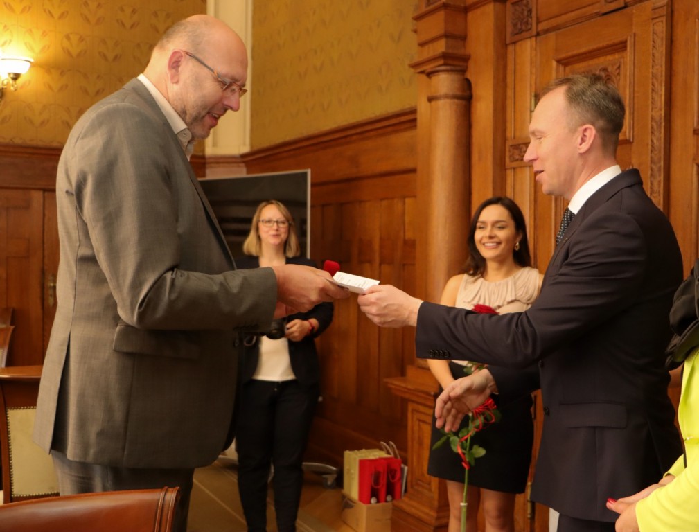 Zasłużony dla Legnicy – Olaf Raschke odebrał wyróżnienie - Puls Legnicy