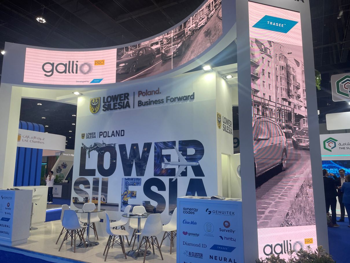 Dolnośląscy przedsiębiorcy na targach w Abu Dhabi. Polska podbija serca Emiratczyków