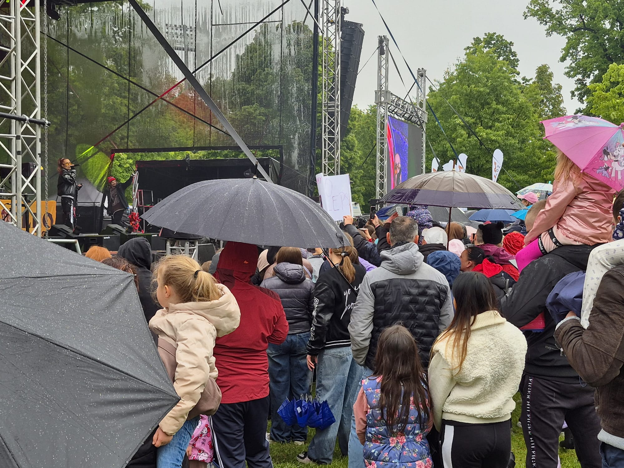 Legnica. Dzień Hutnika 2025. Cleo w strugach deszczu [ZDJĘCIA]