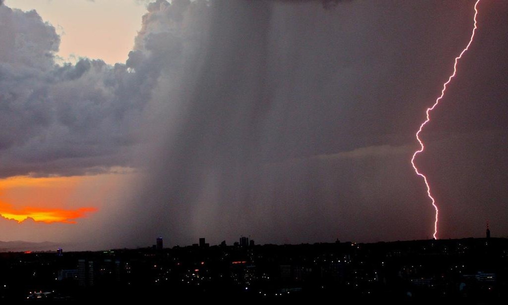 Alarm dla Legnicy. Gwałtowne burze i grad wielkości groszku