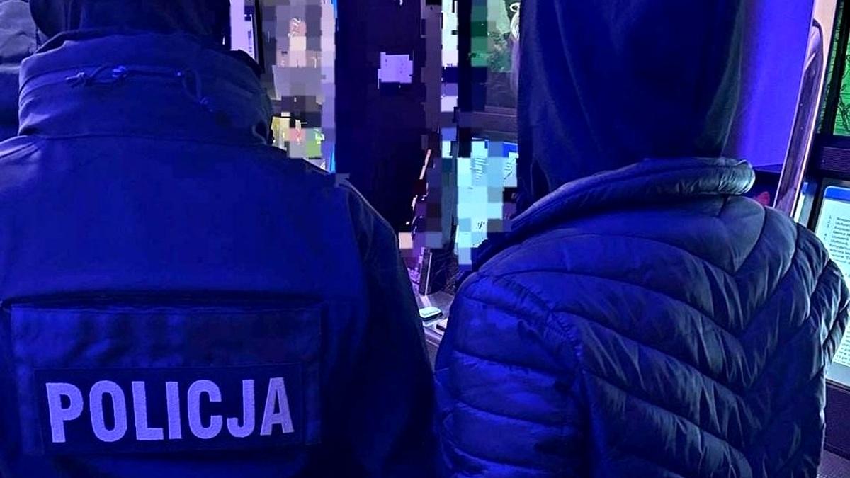 58-letnia Legniczanka zatrzymana. W lokalu miała pięć automatów do gier