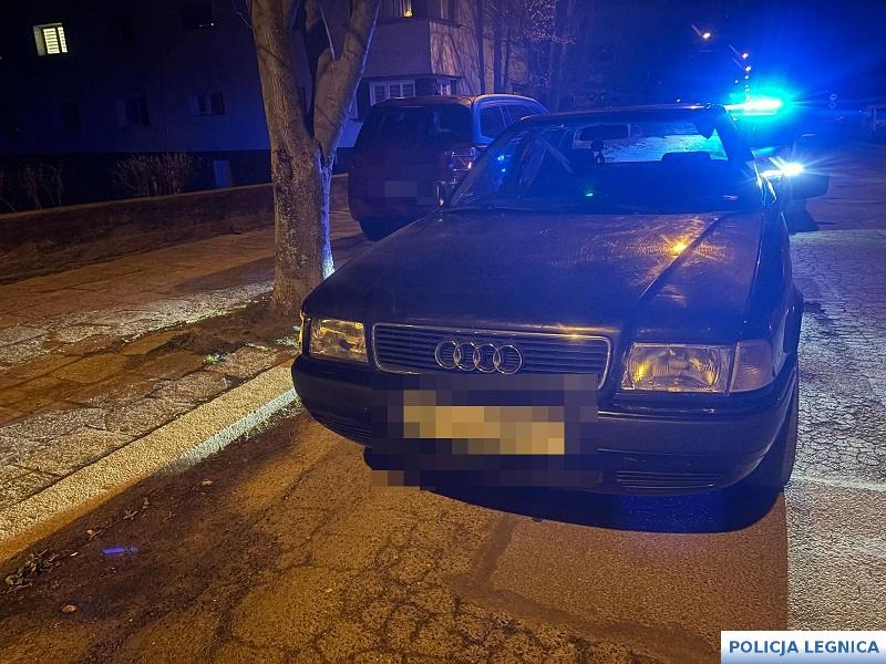 Trzech młodych mężczyzn zatrzymanych w Legnicy. W aucie znaleziono narkotyki