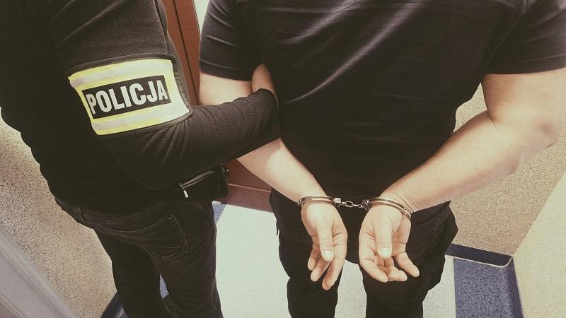 Cztery lata piekła 79-letniej matki. Syn miał ją bić, dusić i grozić śmiercią