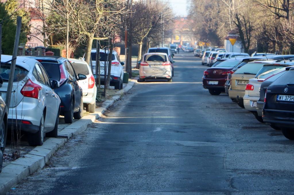 Ne remont tej ulicy mieszkańcy czekali od dawna. Szukają wykonawcy