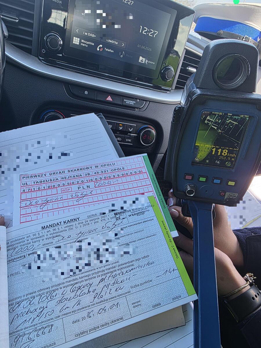 Gaz do dechy w mieście! 20-latek w BMW stracił prawko w kilka minut