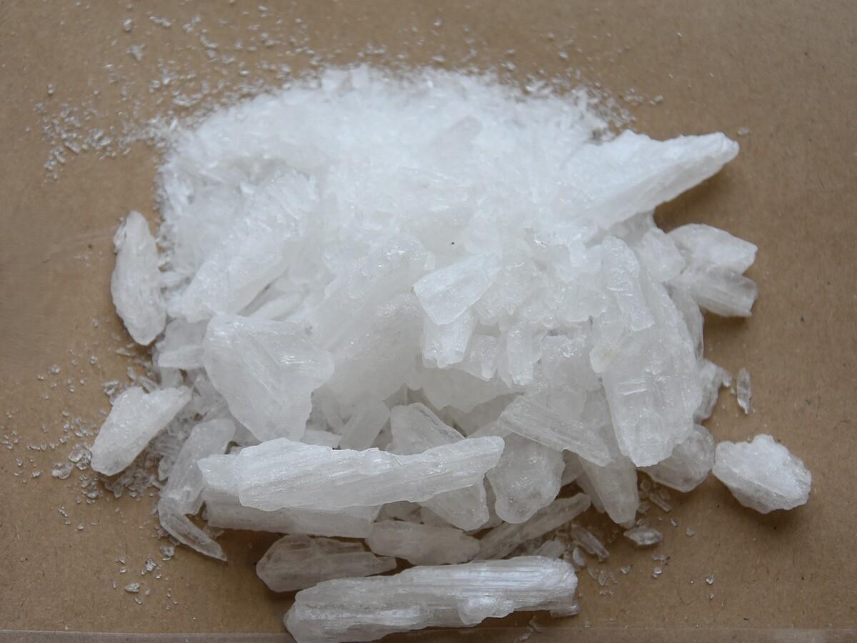 Uderzenie w przestępczość narkotykową i akcyzową w Legnicy. Zatrzymany 61-latek