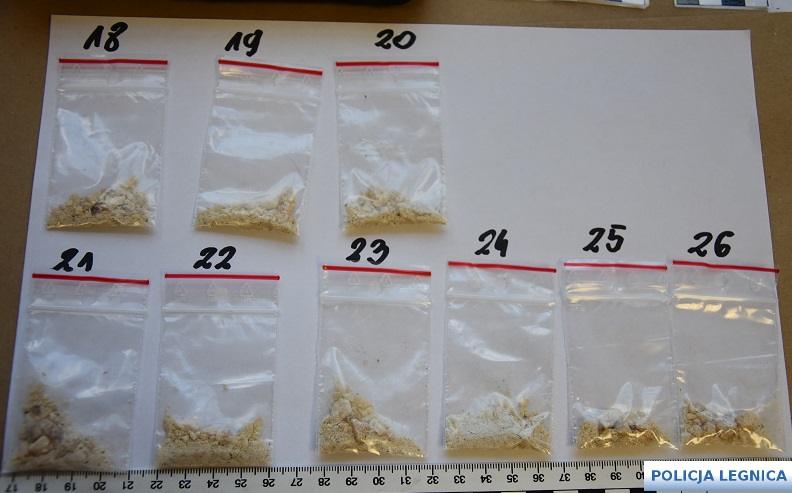 Sukces legnickich policjantów. Przejęli kilogram narkotyków! [ZDJĘCIA]
