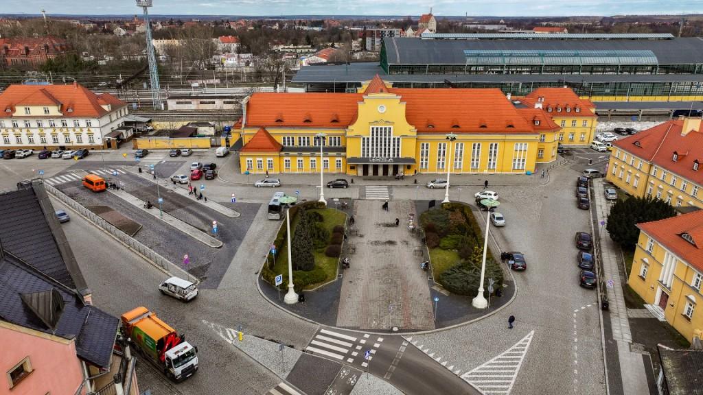 Uwaga kierowcy! Od czwartku reorganizacja ruchu przed dworcem