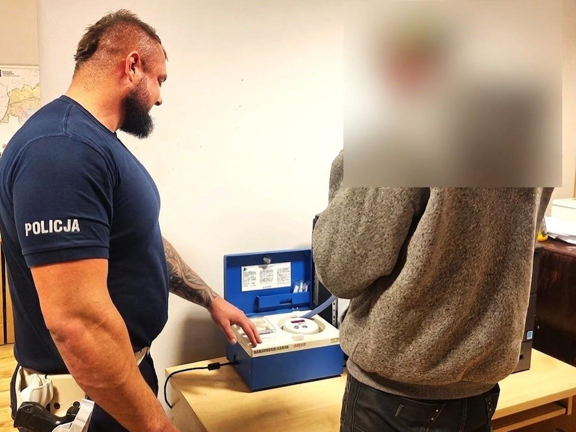 Pracownicy stacji paliw zatrzymali pijanego kierowcę