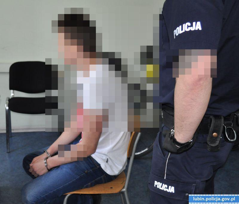 17-latek napadł i pobił 14-latka. Wszystko dla e-papierosa