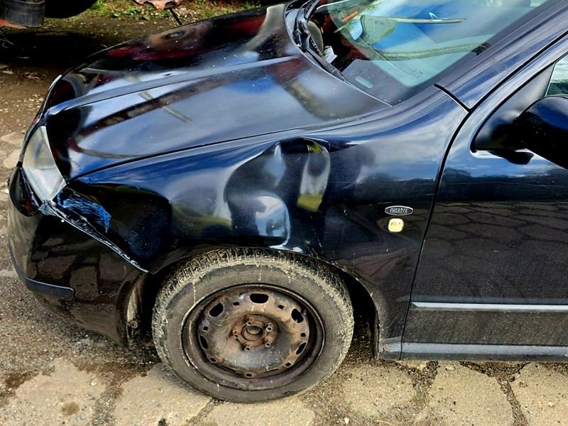 Prawie 1,5 promila, dwa zakazy i auto „na trytytki”. 22-latek wpadł w ręce policji